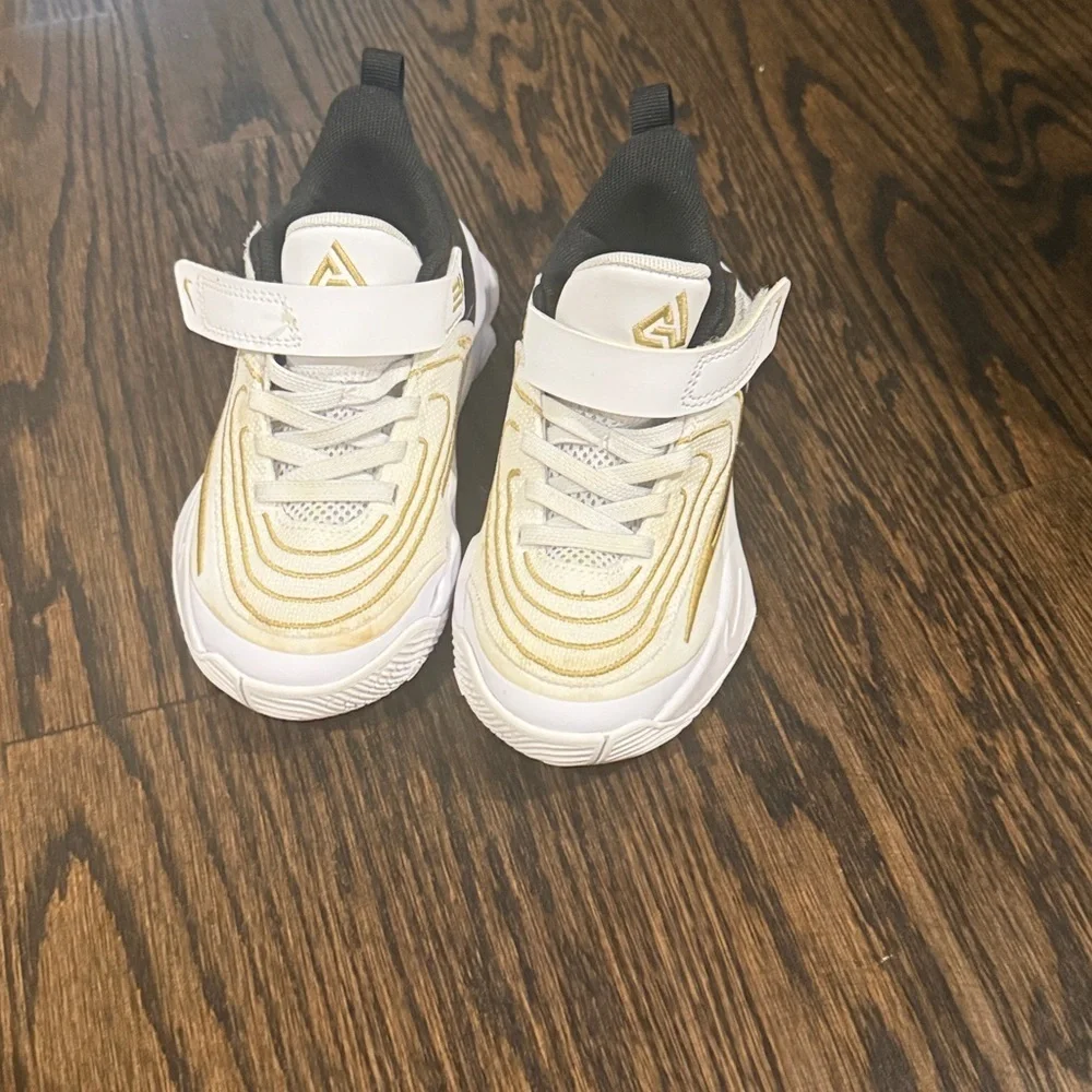 Nike Kids' Giannis Immortality 4 Basketball Shoe Little Kid Size 11.5